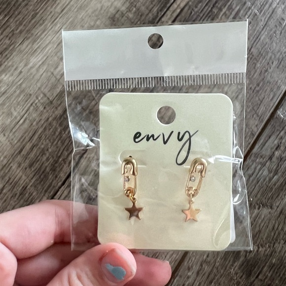 Paper clip Star Gold Earrings - Picture 3 of 3